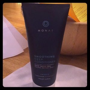 Monat smoothing deep conditioner